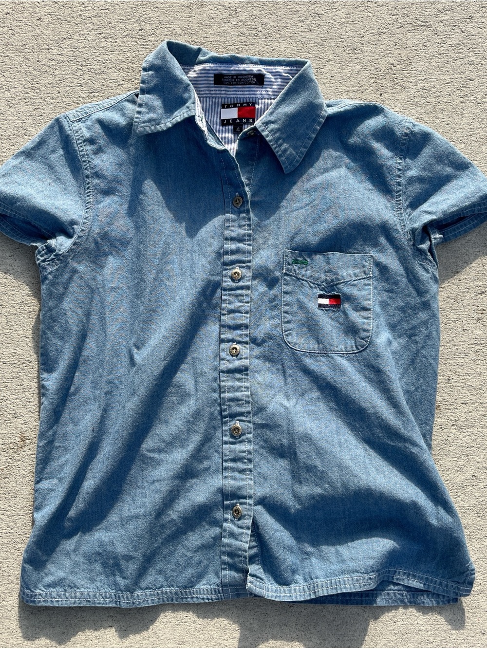 Vintage Women’s Tommy Hilfiger Short-Sleeve Light Denim Shirt Light Blue size 4